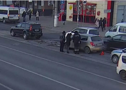 Опубликовано видео утреннего ДТП на 7-й Гвардейской в Волгограде 