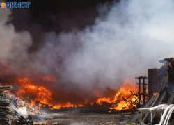 «Едва не перекинулось на машины»: контейнеры подожгли за «Киномаксом» в Волгограде