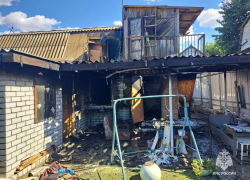 Погибшего мужчину нашли в доме со сгоревшей лестницей под Волгоградом 