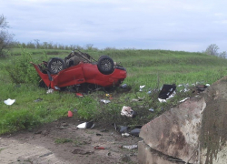 Молодой волгоградец еле выжил в смятой гармошкой авто: фото