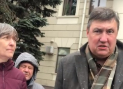 Подписи волгоградцев против QR-кодов пообещали передать в Госдуму 