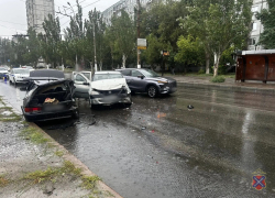 Разворот закончился тройным ДТП у «Парк Хауса» в Волгограде