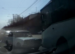 Жесткое ДТП на юге Волгограда попало на видео