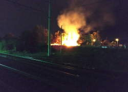 На севере Волгограда неизвестные подожгли мусорные баки