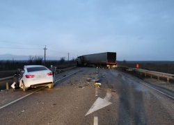 Водитель погиб в раскрошенной Lada под Волгоградом