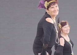 Женственность в концентрате показала милая брюнетка в центре Волгограда: не всем дано