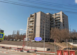 Выпал с балкона 9-этажного дома: подробности о гибели молодого волгоградца