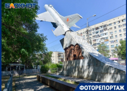Разрушающийся МиГ-21 у Качинского училища в Волгограде попал в объектив фотографа