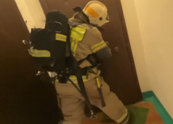 Жутковатое видео эвакуации волгоградцев из 9-этажки опубликовало МЧС