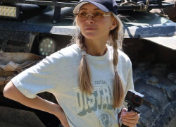 Гигантскую очередь за сэндвичем в Нью-Йорке показала волгоградка из золотого состава "Дома-2"