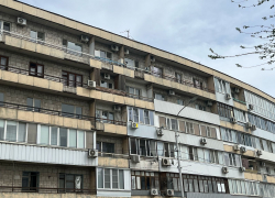 Снести уродливые балконы предложили в центре Волгограда 