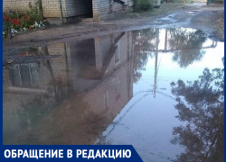 В Гумраке прорыв трубы мешает людям выйти из дома