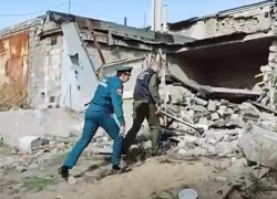 Завалы после взрыва в гаражах на севере Волгограда сняли на видео  