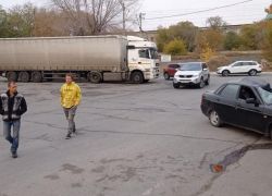 Легковушка протаранила Волгоградский гипсовый завод «Волма»