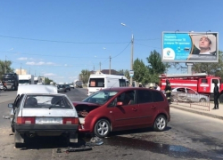В жуткой аварии с участием четырех авто в Волгограде пострадал 4-летний ребенок 