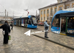 В Волгограде трамваи ненадолго приостановили движение: двери захлопнулась