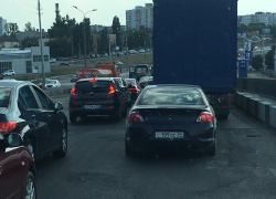 Третья Продольная Волгограда встала в пробку