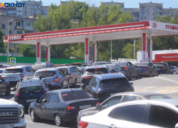 Бензиновые очереди растянулись в Волгограде 