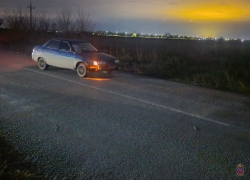 Куда спешил — никто не знает: мужчину насмерть задавил ВАЗ на пустой дороге под Волгоградом 