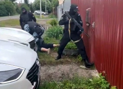 Лицом в землю уложили Росгвардейцы банду "банкиров" из Волгограда