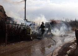 Под Волгоградом при пожаре дачи пострадала пенсионерка
