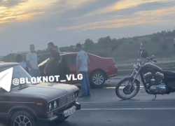 Массовое ДТП на дамбе в Волгограде попало на видео