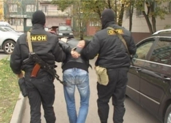В Волжском бойцы ОМОН задержали мужчину, жестоко избившего соседа 
