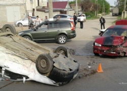 Лихач на Lifan перевернулся, протаранив Nissan в Волгограде 