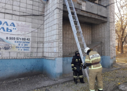Не выбрался живым: 73-летний волгоградец погиб в загоревшемся многоквартирном доме