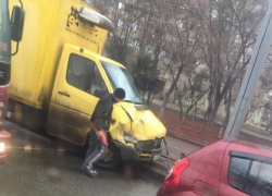 Mercedes догнал "Баргузин" на юге Волгограда