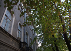 В Волгограде вызволили из квартиры запертую женщину с трупом матери