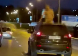 Устроил на дороге шоу с "обнаженкой": полицейские задержали в Волгограде 38-летнего эксгибициониста