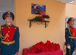 Под Волгоградом открыли мемориальную доску погибшему на СВО офицеру Дмитрию Чередниченко
