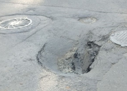 В Волгограде провалился грунт на улице Козловской