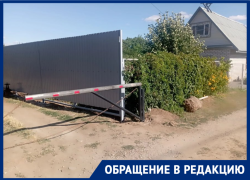 «Крутой» с Варваровских дач перекрыл шлагбаумом дорогу всему СНТ