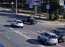 Скутерист и газелист не поделили дорогу у парка «Русь» в Волгограде