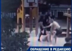 Нападение бывшего мужа на волгоградку на детской площадке сняли на видео