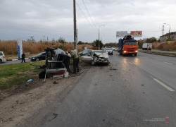Два человека попали в больницу из-за водителя "одиннадцатой", не пропустившего BMW на юге Волгограда