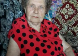 «Бабушка вторые сутки сидит без света»: в центре Волжского затопило квартиру 88-летней труженицы тыла