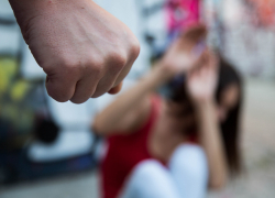 Под Волгоградом отец-одиночка троих детей пытался изнасиловать 13-летнюю дочь