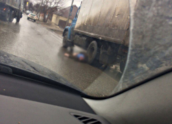 Мужчина погиб под колесами ЗИЛа в Волгограде