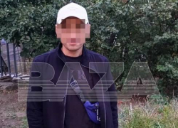 «Успела сфотографировать»: в Волгограде задержали душившего школьницу в подъезде мужчину 