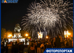 Красота на ночном небе: День Победы в Волгограде завершился ярким салютом