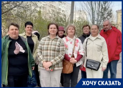 "В нашем доме детство провел Евгений Плющенко": волгоградцы устроили народный сход на разбитой дороге 