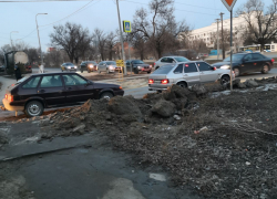 Дурно пахнущий лед появился напротив администрации в Волгограде