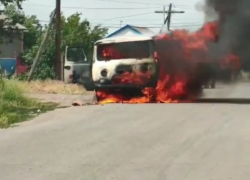 «От жары взорвался аккумулятор»: машина медслужбы загорелась под Волгоградом