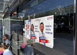 Лица кандидатов "Единой России" отодрали в публичном месте в Волгограде