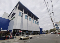 Названы расценки на платную парковку в волгоградском ТЦ  «Пирамида»