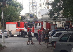 «Андрей, помоги!»: мужчину спасли с карниза многоэтажки в центре Волгограда