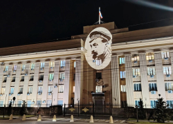 Светящийся портрет Феликса Дзержинского появился в центре Волгограда